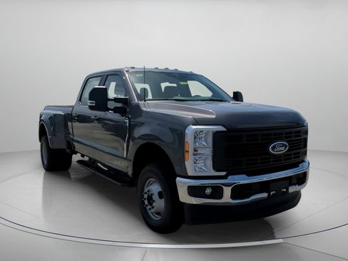 New 2026 Ford F350 XL w/ XL Chrome Package image 3