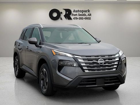 Used 2025 Nissan Rogue SV w/ SV Premium Package FWD image 1