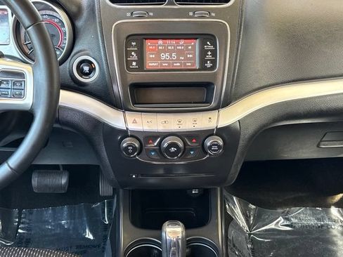 Used 2015 Dodge Journey American Value Package w/ Flexible Seating Group FWD image 17