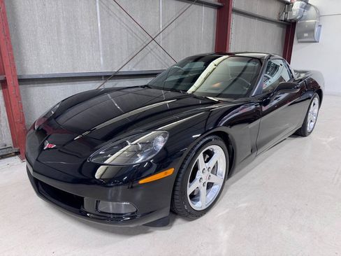 Used 2005 Chevrolet Corvette Coupe w/ Preferred Equipment Group RWD image 2