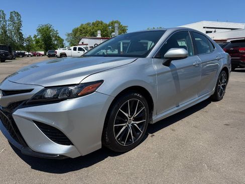 Used 2020 Toyota Camry SE FWD image 9