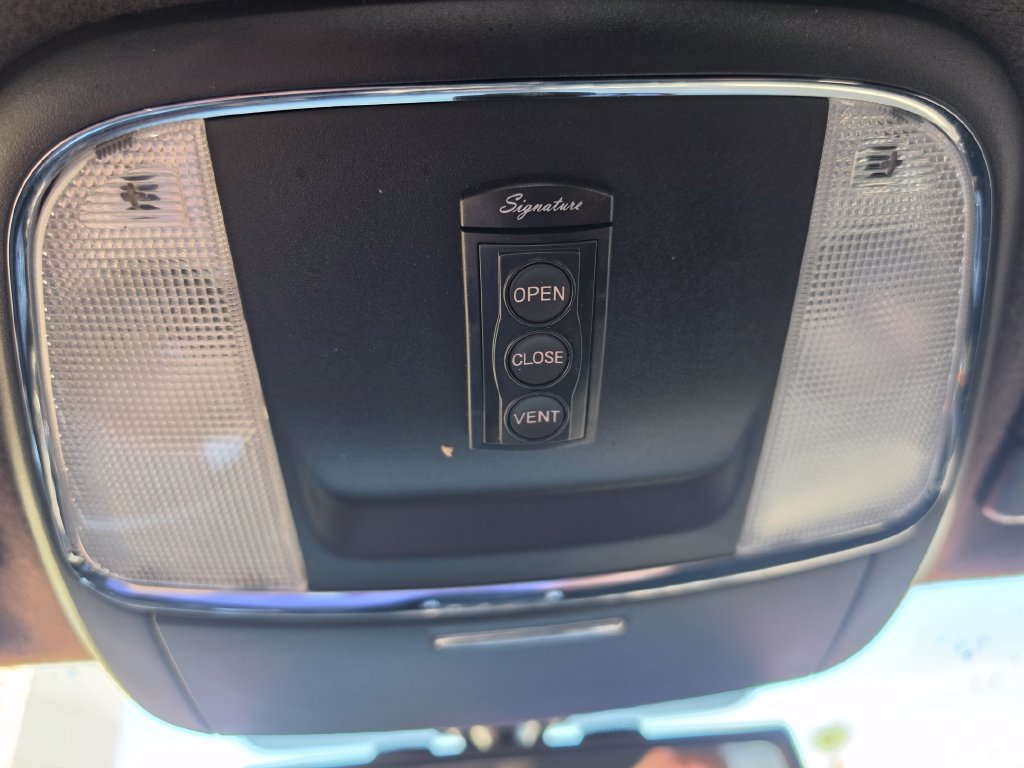 Used 2013 Dodge Charger SE w/ Connectivity Group RWD image 19
