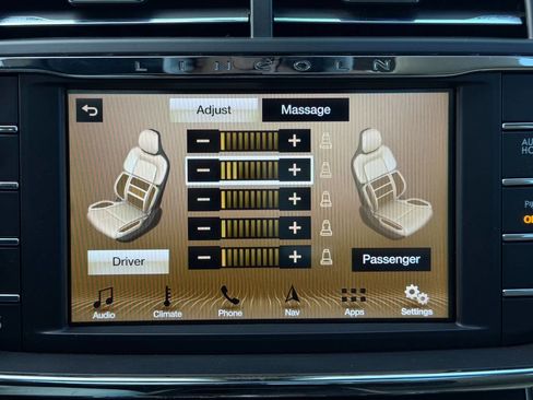 Used 2017 Lincoln Continental Reserve w/ Climate Package image 28