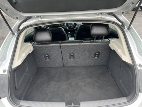 Used 2018 Chevrolet Cruze Premier FWD image 19