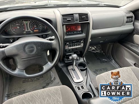 Used 2003 Isuzu Axiom S image 13
