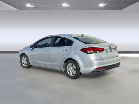 Used 2017 Kia Forte LX image 3
