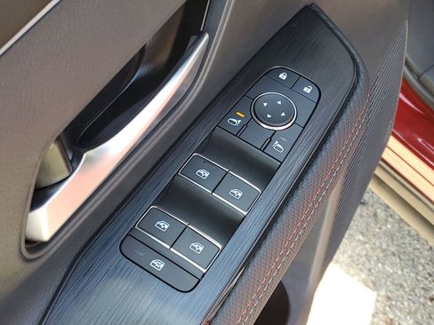 New 2025 Nissan Kicks SR image 9