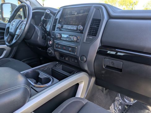 Used 2022 Nissan Titan SV w/ SV Convenience Package image 12