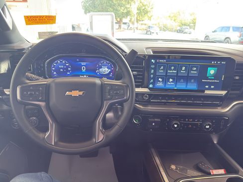 Used 2024 Chevrolet Silverado 2500 High Country w/ Technology Package image 12