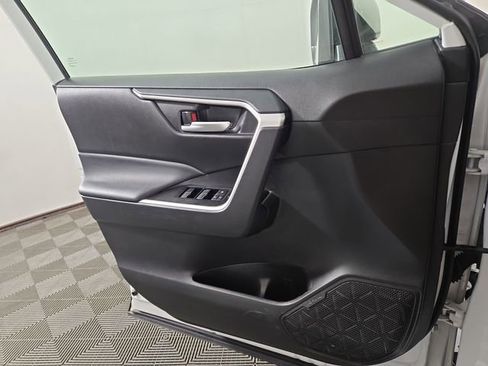 Used 2025 Toyota RAV4 XLE image 29
