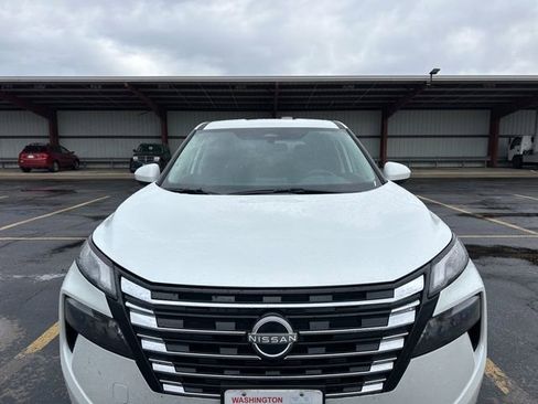 Used 2025 Nissan Rogue SV image 14