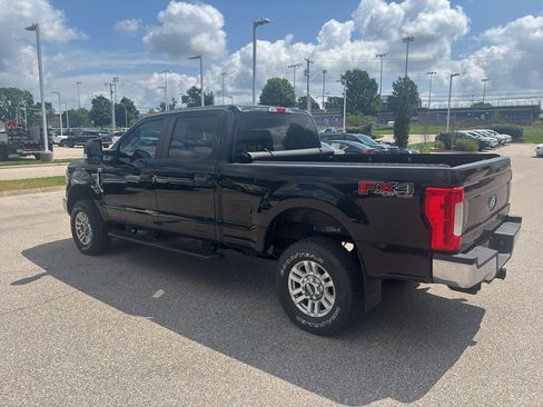 Used 2018 Ford F250 XL w/ STX Appearance Package AWD/4WD image 4