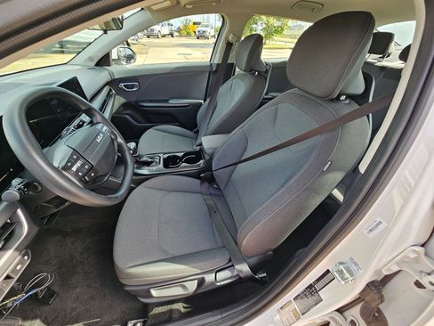 Used 2025 Kia K4 FWD image 17