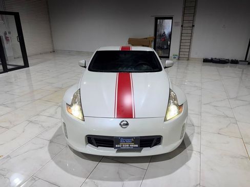 Used 2017 Nissan 370Z Coupe RWD image 2