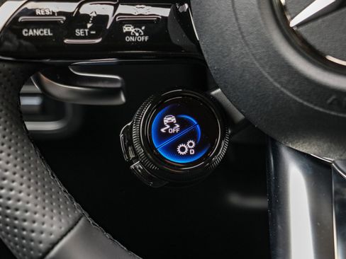 New 2026 Mercedes-Benz GLA 35 AMG 4MATIC image 16