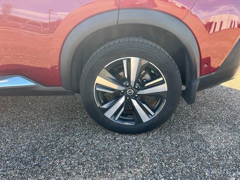 Used 2021 Nissan Rogue Platinum image 11