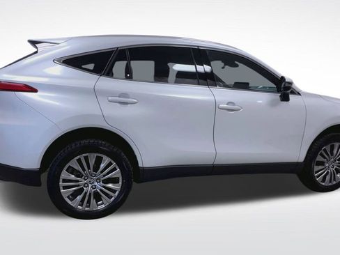 Used 2023 Toyota Venza XLE image 8