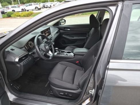 Used 2024 Nissan Altima 2.5 SV w/ SV Premium Package FWD image 21