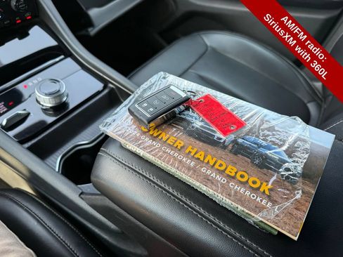 Used 2024 Jeep Grand Cherokee L Limited AWD/4WD image 32