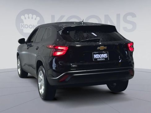 Used 2024 Chevrolet Trax LS w/ LS Convenience Package FWD image 10