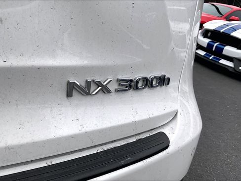Used 2018 Lexus NX 300h AWD image 11