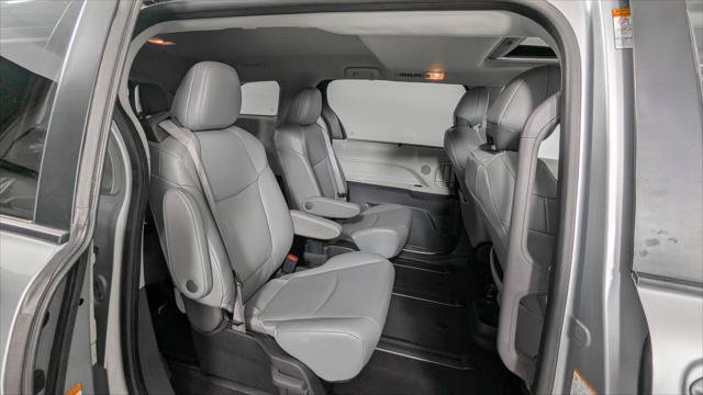 Used 2023 Toyota Sienna XLE AWD/4WD image 21