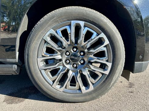 Used 2023 GMC Yukon Denali Ultimate image 9