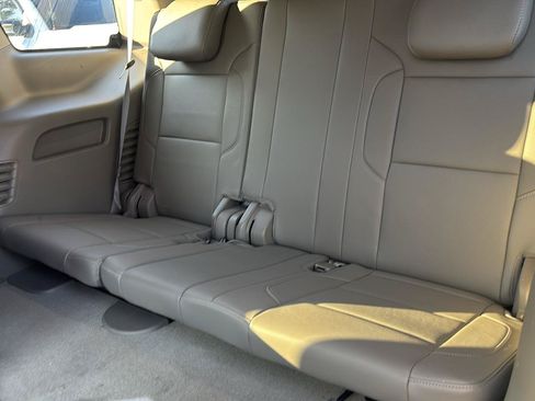 Used 2016 GMC Yukon SLT w/ Open Road Package AWD/4WD image 13