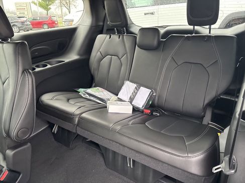 New 2026 Chrysler Pacifica Select image 41