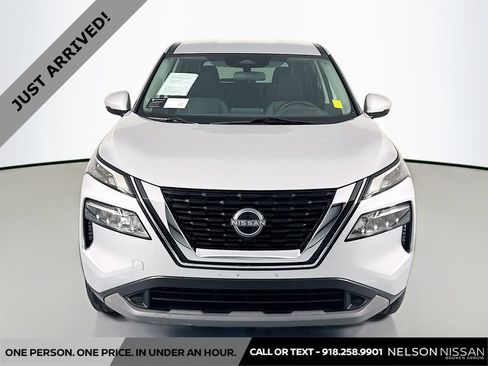 Certified 2022 Nissan Rogue SV image 2