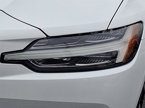 Used 2020 Volvo S60 T6 Momentum image 9