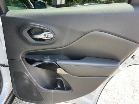 Used 2020 Jeep Cherokee Latitude Plus image 38