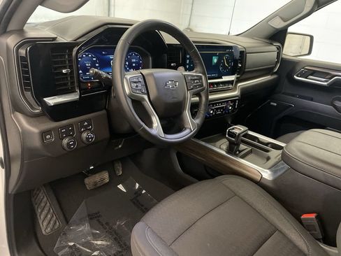 Used 2023 Chevrolet Silverado 1500 RST w/ Convenience Package II AWD/4WD image 4