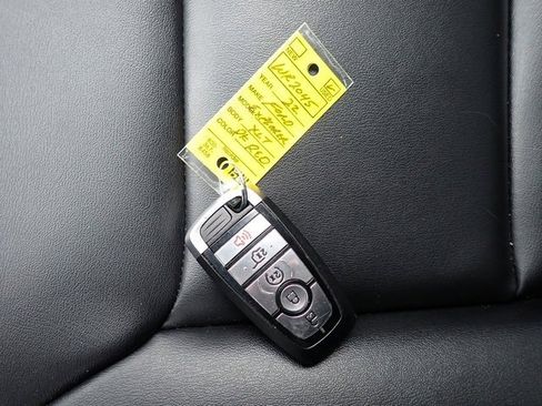 Used 2022 Ford Explorer XLT w/ Equipment Group 202A image 30