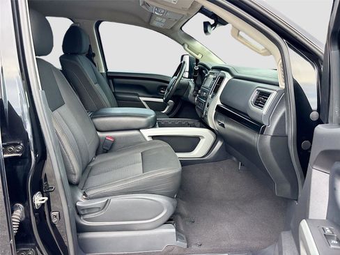 Used 2017 Nissan Titan SV RWD image 32