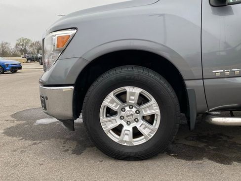 Used 2018 Nissan Titan SV w/ SV Convenience Package image 29