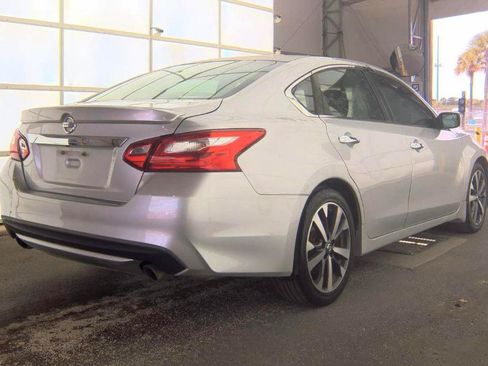 Used 2016 Nissan Altima 2.5 SR FWD image 4