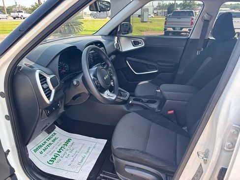 Used 2022 Kia Soul LX FWD image 10