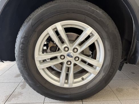 Used 2022 Ford Explorer XLT w/ Equipment Group 202A RWD image 6
