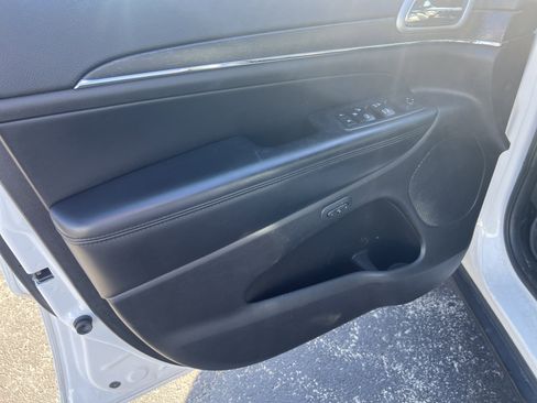 Used 2018 Jeep Grand Cherokee Limited image 7