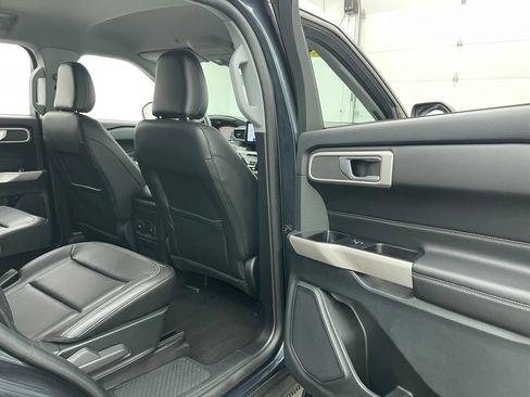 Used 2023 Ford Explorer XLT w/ Equipment Group 202A AWD/4WD image 32