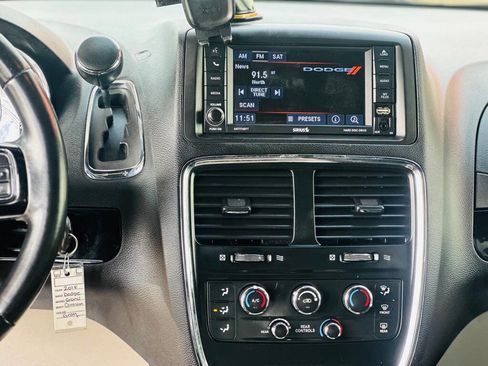 Used 2018 Dodge Grand Caravan SXT image 13
