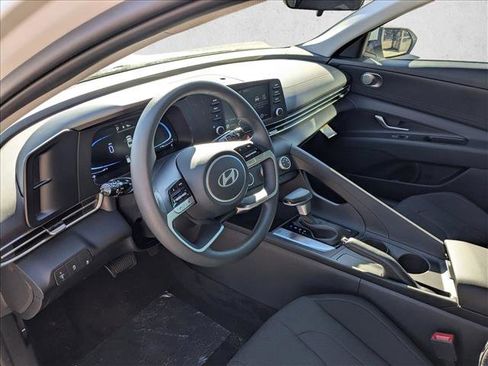New 2026 Hyundai Elantra SE image 3
