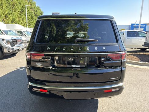 Used 2024 Jeep Wagoneer L Series II w/ Flexible Seating Group AWD/4WD image 8