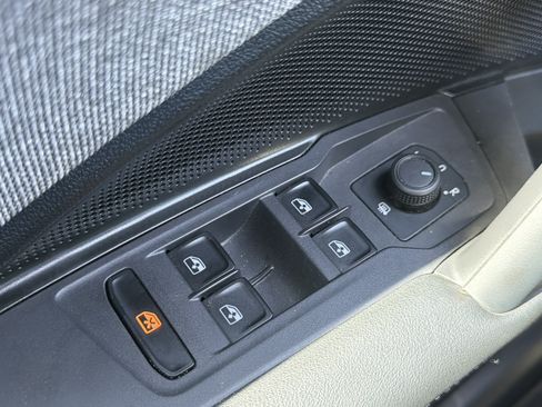 Used 2025 Volkswagen Tiguan S FWD image 21