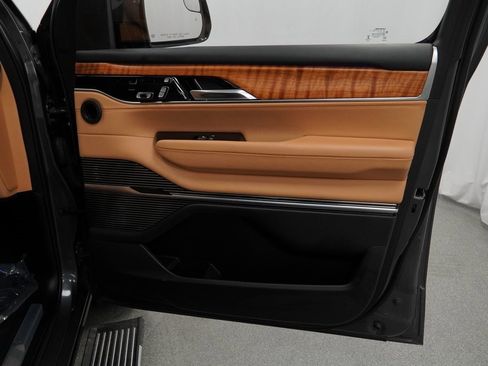 Used 2022 Jeep Grand Wagoneer Series III image 48