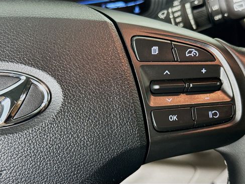 Used 2024 Hyundai Venue SEL FWD image 13