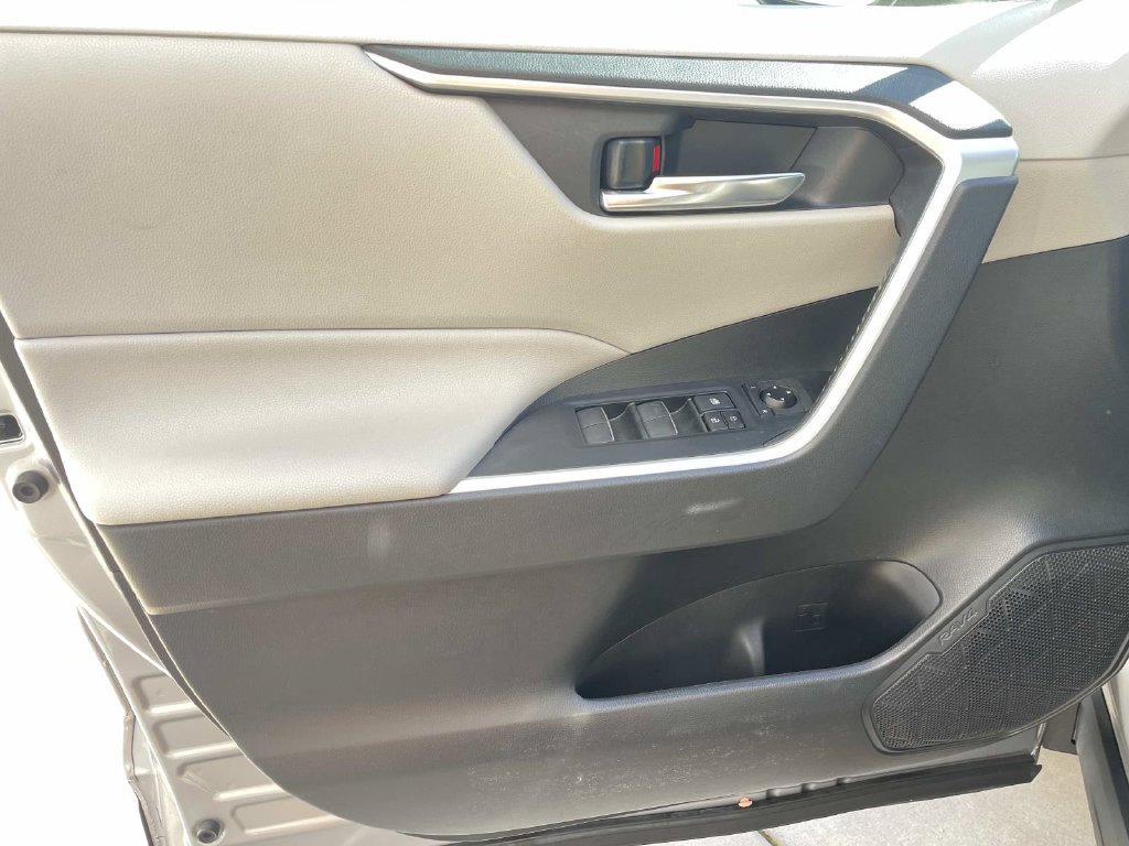 Used 2019 Toyota RAV4 XLE Premium FWD image 16