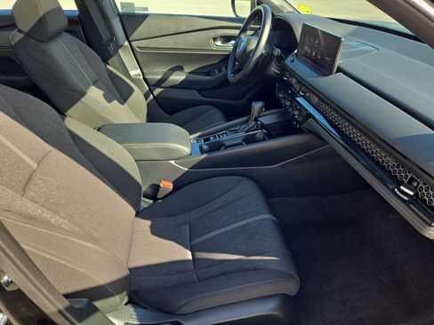 Used 2025 Honda Accord Sport image 28