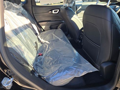 New 2026 Jeep Compass Latitude image 9